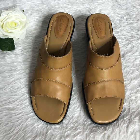 Clarks woman sandals size 7. 1/2 M - Picture 4 of 7